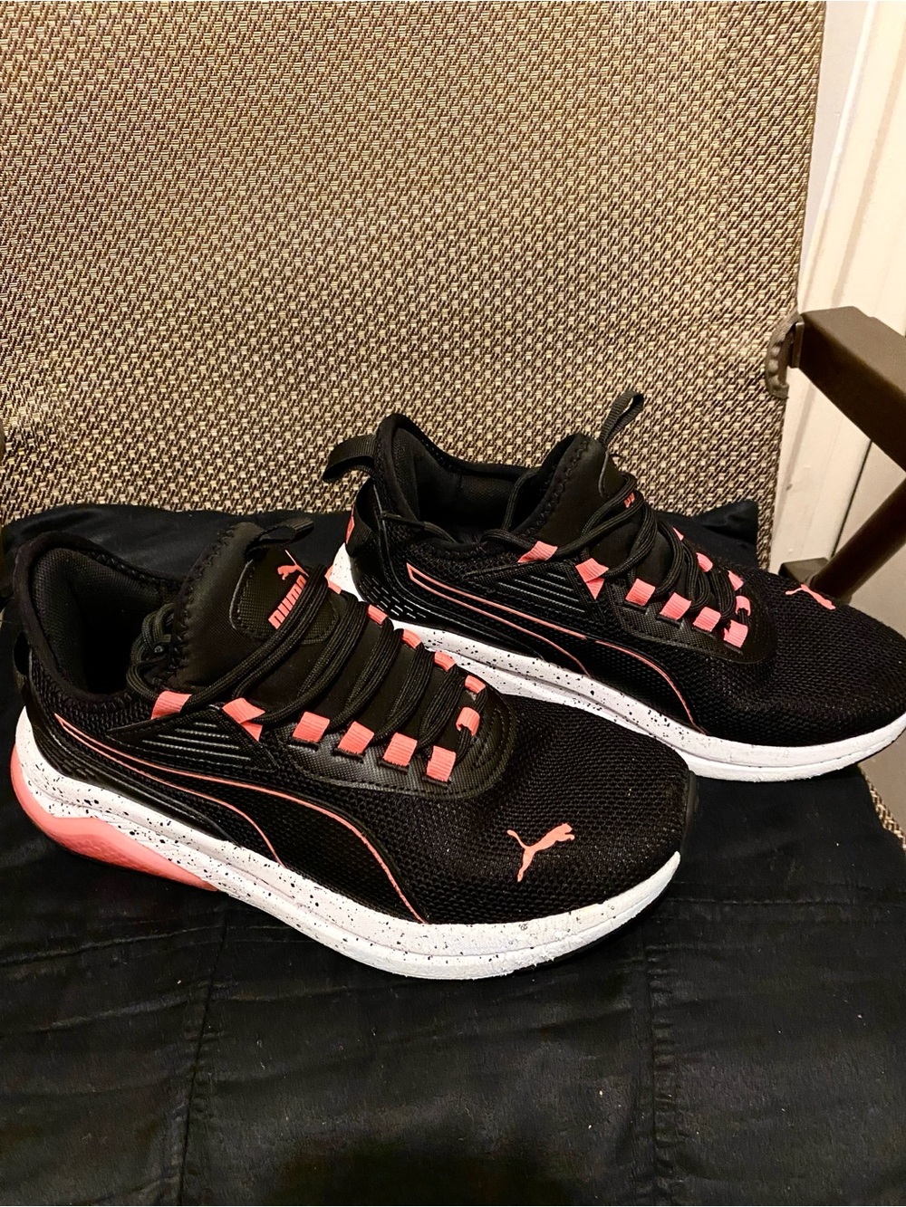 Puma Pre-Loved Black & Pink Athletic Shoes